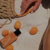 Luminous oil με γεράνι και πορτοκαλί για λάμψη που φαίνεται από… το διάστημα🪐 Εφαρμόστε το στο σώμα μετά το ντους -οπωσδήποτε στο ντεκολτέ- για μια βραδινή έξοδο ή και στις άκρες των μαλλιών σας για να φαίνονται σούπερ λαμπερά!✨

#luminousoil #bodyoil #oil #shimmer #aphaea #bodycare #sustainablewellness
